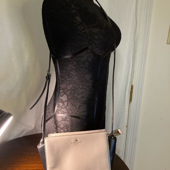 BEAUTIFUL KATE SPADE LEATHER CROSSBODY SHOULDERBAG - Picture 8 of 9